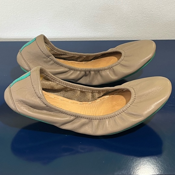 Tieks by Gavrieli Beige Taupe Leather Ballet Flats Sz 6 Round Toe Classic Shoes